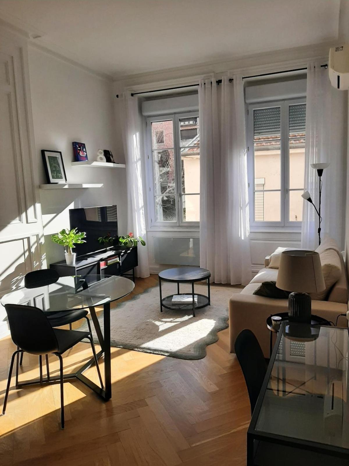 Haussmannien Renove Et Climatise, Centre De Apartment *